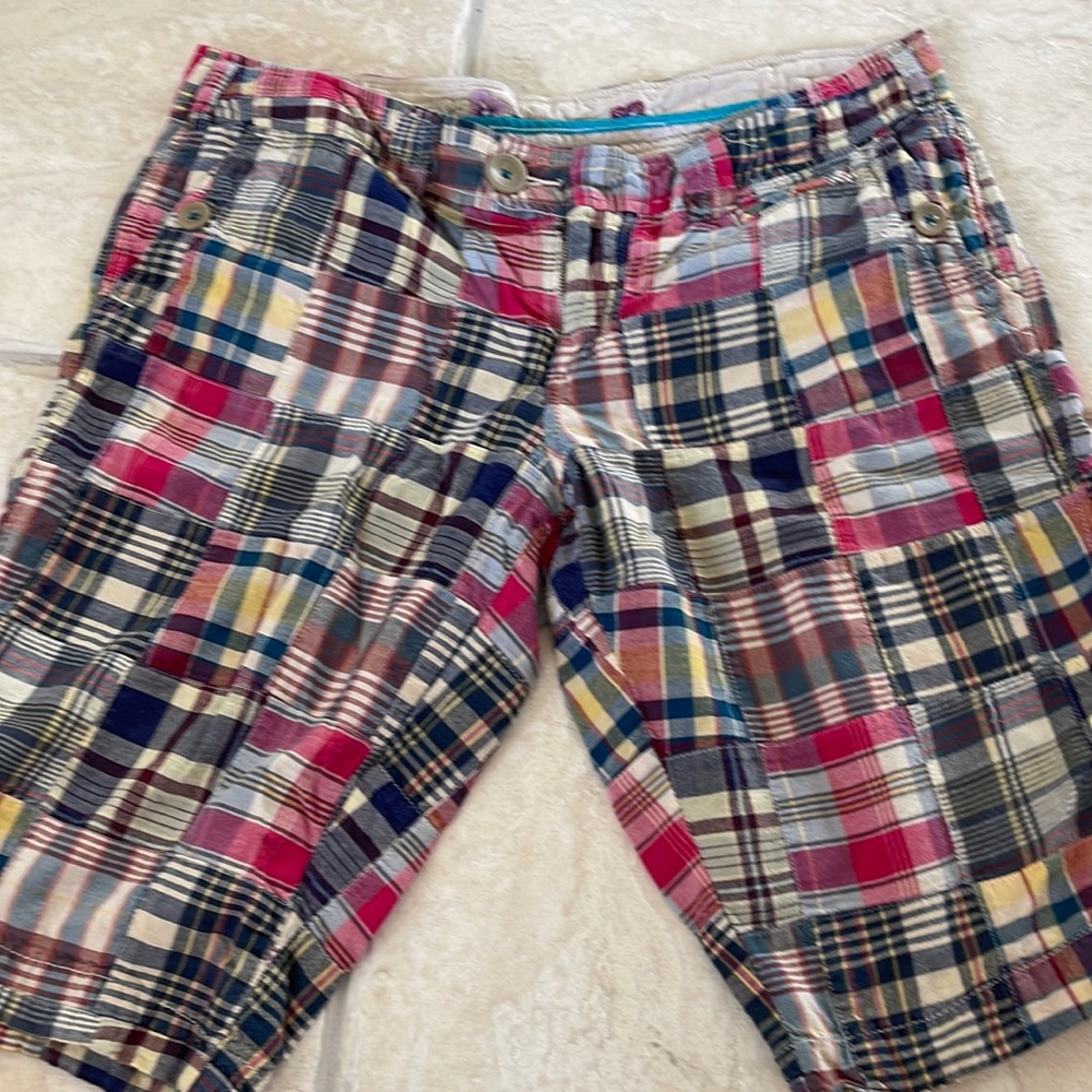 American Eagle size 8 Plaid Shorts